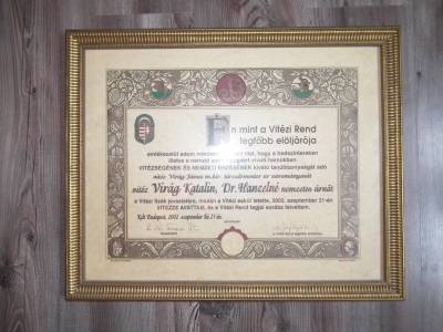 Vitézi Rend Adományozó , Avatási Oklevél , 2002 , Budapest. Vitézi Rend Adományozó , Avatási Oklevél , 2002 , Budapest.
