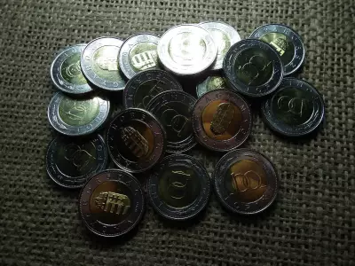 100 forint 2019 , mágnesezhető , roniból , verdefényes ! Ár / db