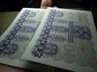 10 korona 1922 , 2 db sorszámkövető 10 korona 1922 , 2 db sorszámkövető
