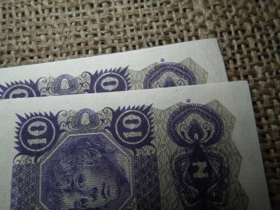 10 korona 1922 , 2 db sorszámkövető 10 korona 1922 , 2 db sorszámkövető
